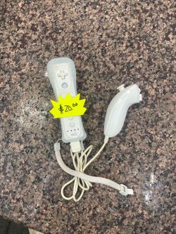 White Wii Remote/Nunchuck