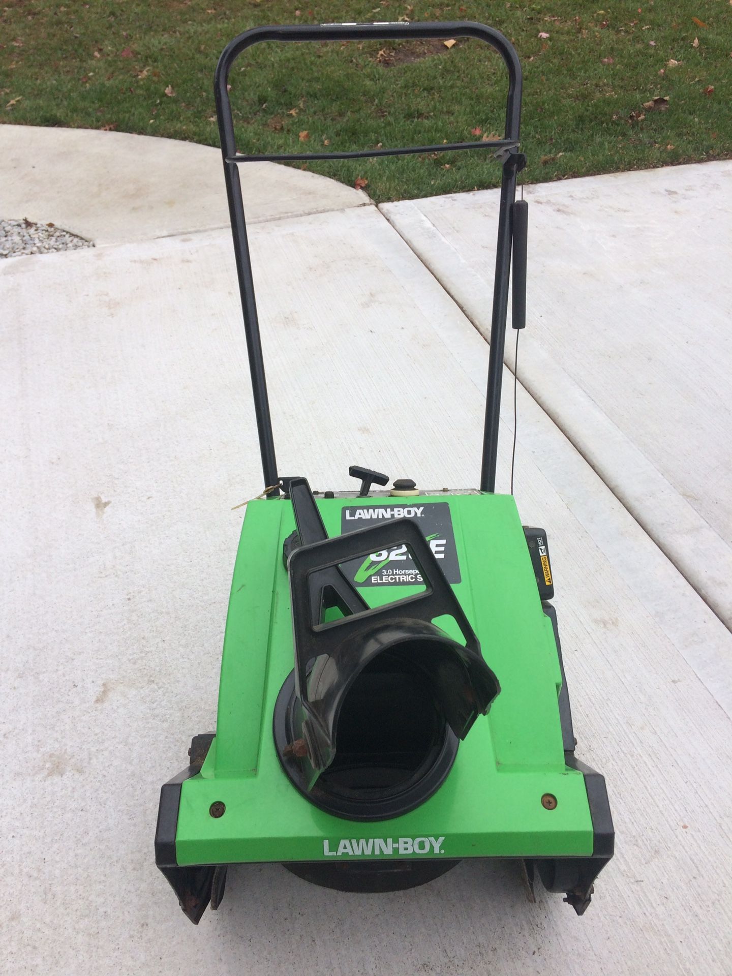 Lawn boy 320E 3.0 hp electric starter Snow blower