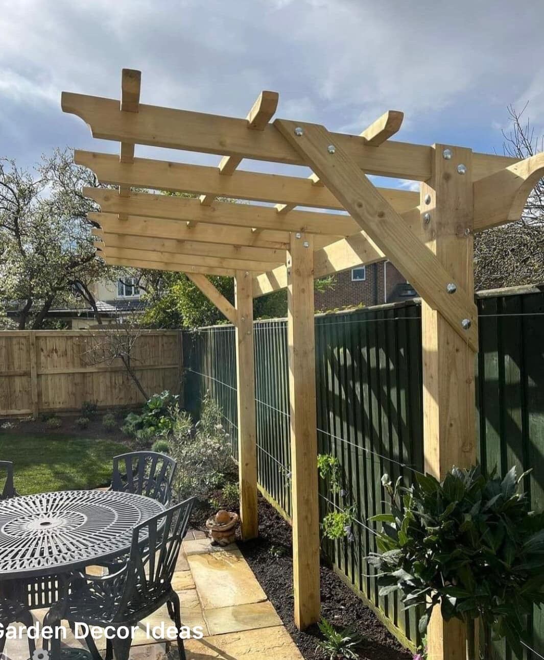 Custom Beautiful privacy wall Frame Planter Box Garden Bed cedar redwood Mother’s Day Best Gift