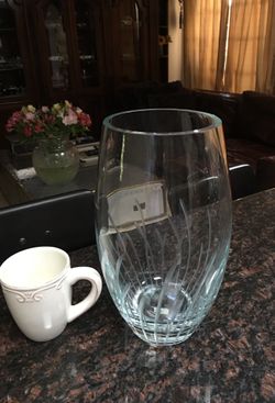 Chrystal flowers Vase. Beautiful !