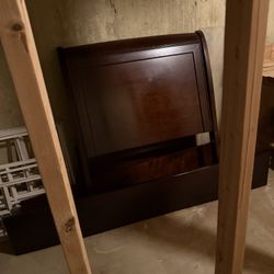 2 Twin Beds With Mattress