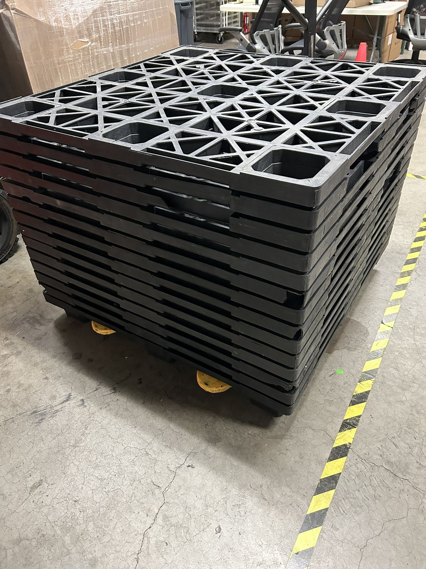 14 Plastic Pallets for Sale in San Clemente, CA - OfferUp