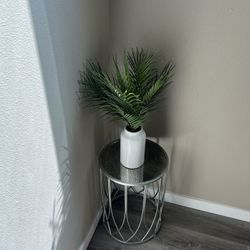 Side   Table excellent conditiondq