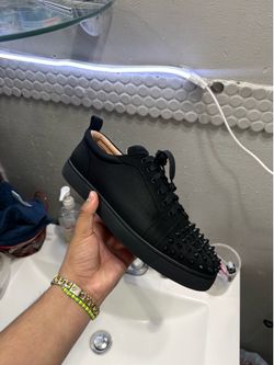 Red bottoms black out