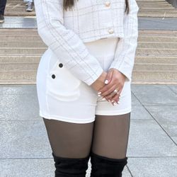 White Pants L – Black Buttons, Chic & Comfortable