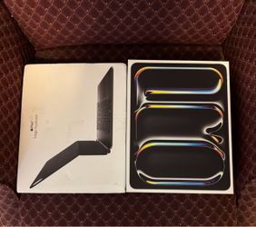 Brand new M5 iPad Pro 13 in  WiFi + Cellular and new Magic Keyboard bundle -