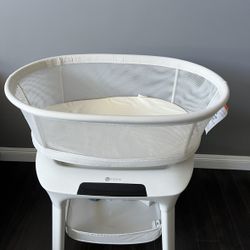 4 Moms Bassinet
