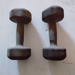 Two pieces 
Set Of Dumbell 
10 pounds