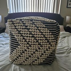 NWOT Spura Home Woven Square Floor Pouf - Navy/Cream - 18" x 18" x 18"