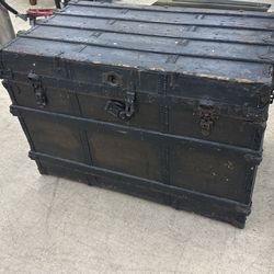Beautiful Antique Steamer Trunk