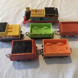 Thomas Train Trackmaster 1 motorized engine, 5 cars