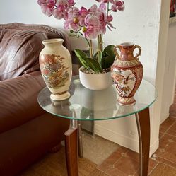Vases With Round Table