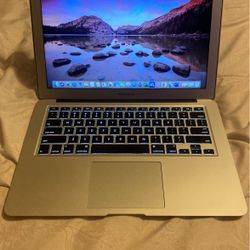 MacBook Air 13”  2017 (perfect Condition)