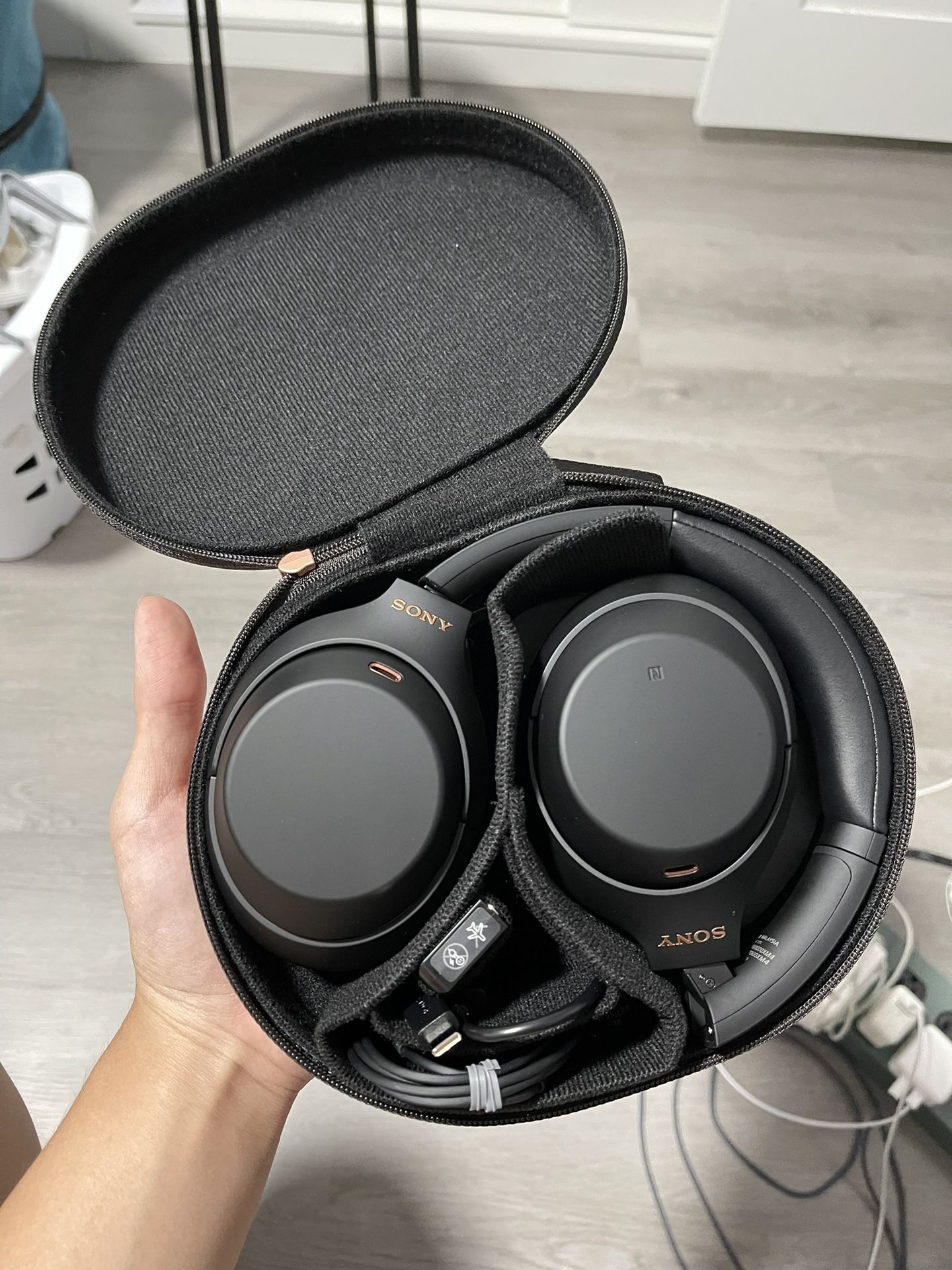 Sony Headphones XM4 Black for Sale in Garden Grove, CA OfferUp