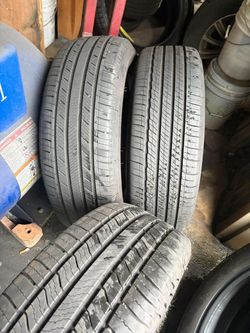Michelins 235/55/20 ( 3 tires )