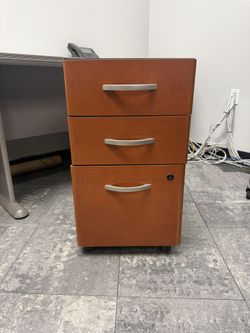 3 drawer medium brown file cabinet