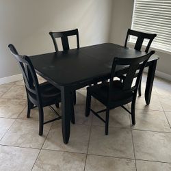 Thomasville Dining Room Table With Four Chairs