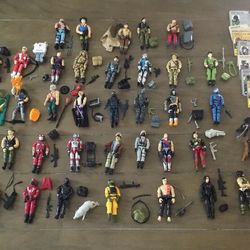 Collector seeking vintage old GI Joe toys dolls and action figures accessories 1960s 70s 80s g.i. Joes toy figure collector 