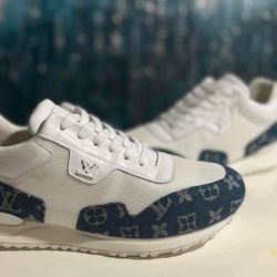 LV SNEAKERS