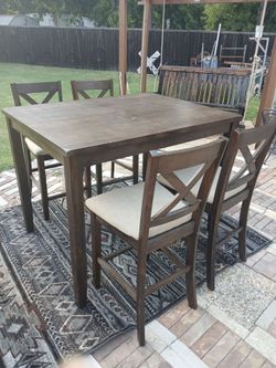 Kitchen Table Set (w/ rug)