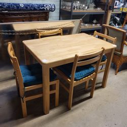 Dining Set For 4! Table Plus 4 Chairs. Green Cushions