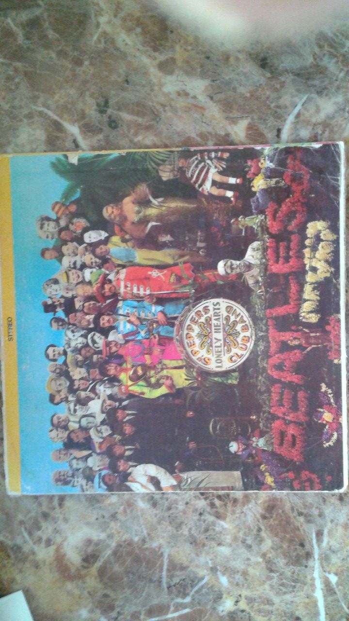 Sgt PEPPERS LONELY HEARTS CLUB BAND