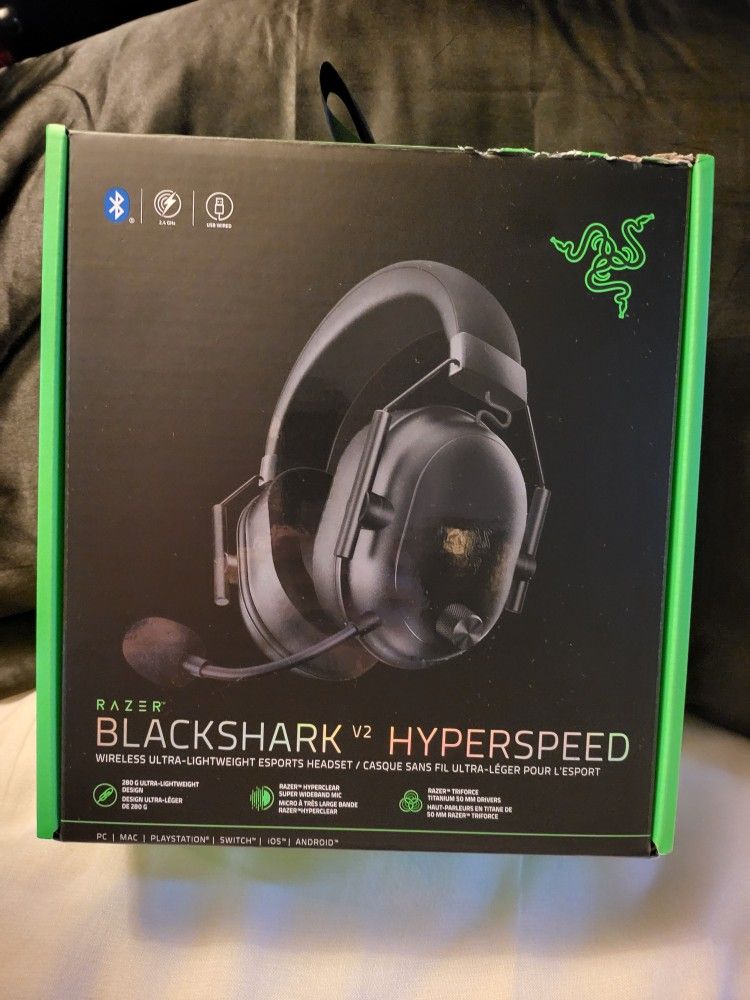 NEW Razer BlackShark V2 HyperSpeed Wireless Gaming Headset: 280g Lightweight - THX Spatial Audio - Bendable Mic 