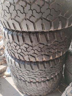 Used set of tires 35 1250 20 lt