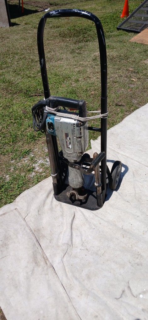 Makita Demolition Hammer Hm1304b