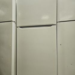 2021 Frigidare Refrigerator Working Perfectly Fine Very Clean I Can Deliver To You 90 Days Warranty 