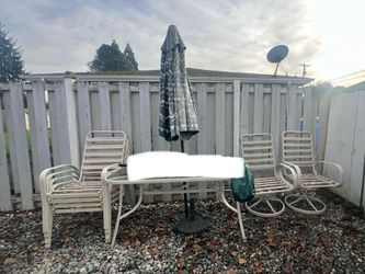 Outdoor table and chairs