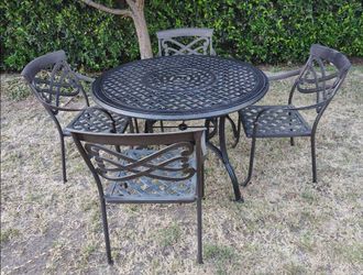 Outdoor patio table with 4 chairs