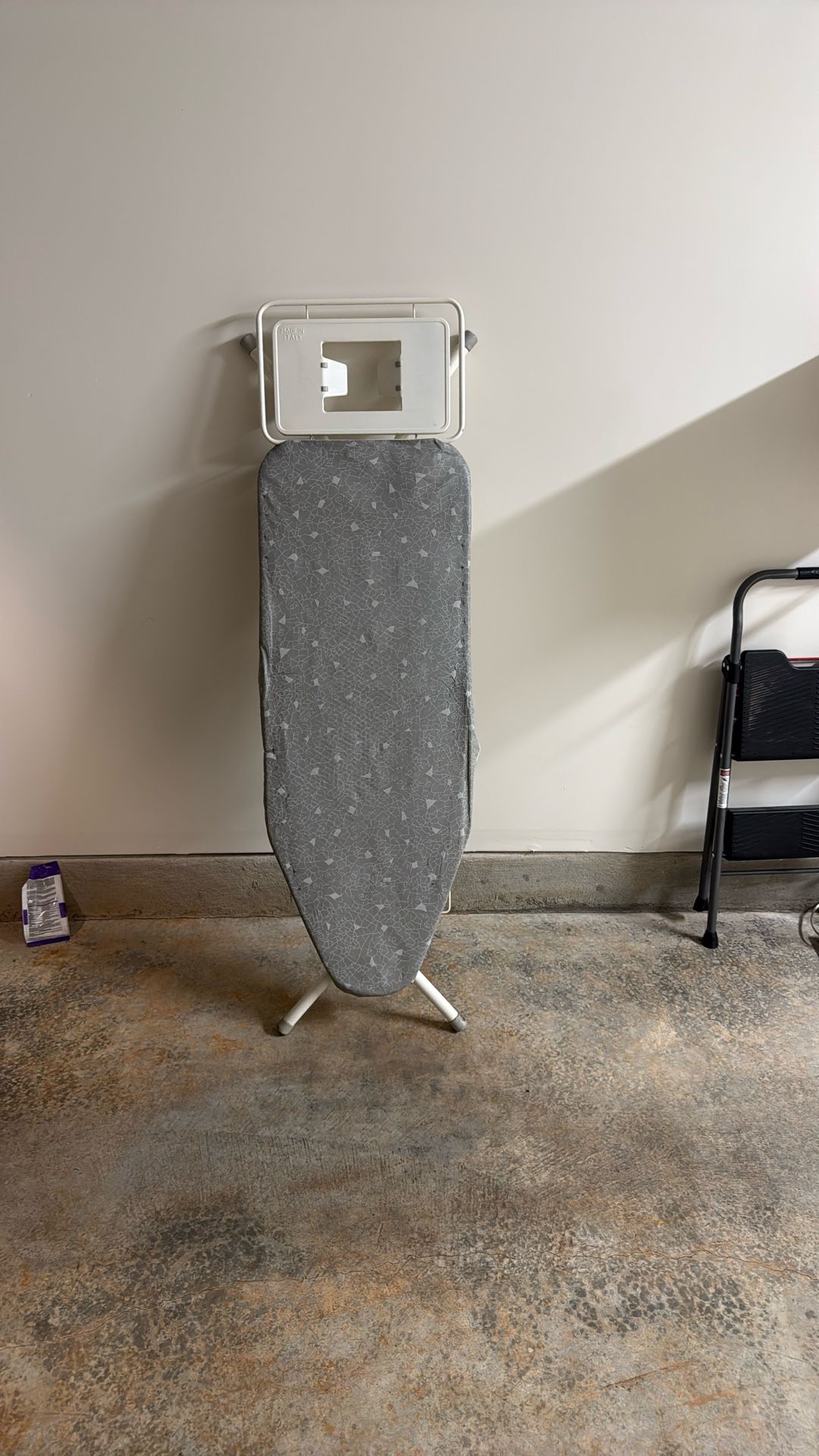 Sturdy and practical ironing board in good used condition. Foldable and space-saving, perfect for home use.  Features: 	•	“Made in Italy” quality 	•	S