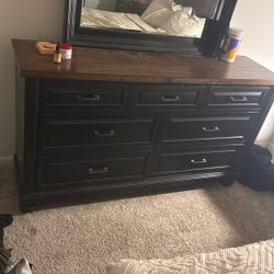 Dresser With Mirror