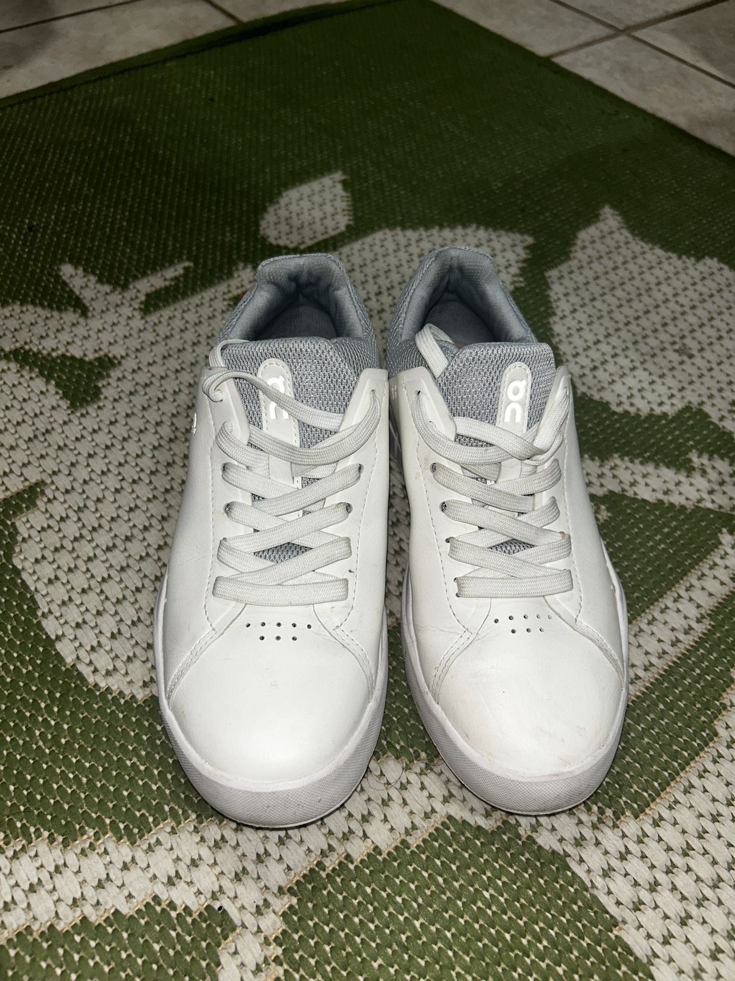 On Roger Advantage Women's US 6 White Tennis Shoes