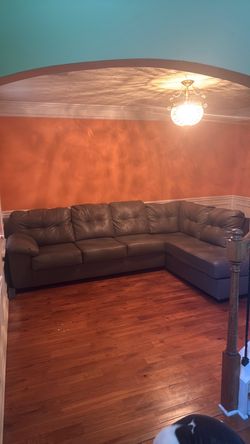 Large Gray Faux Leather L-Shaped Sectional Sofa with Chaise – Excellent Condition