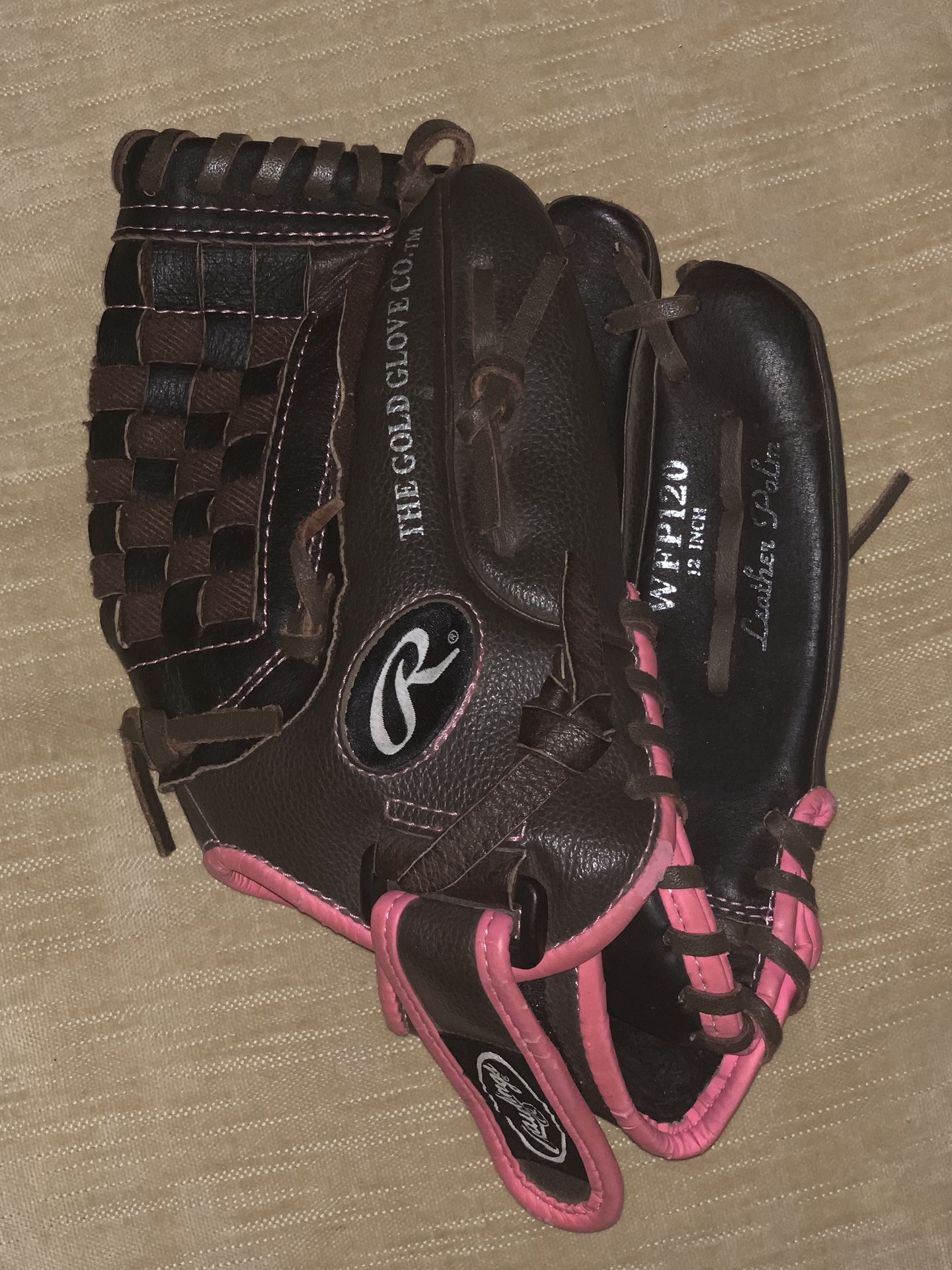 Rawlins girls softball glove 12”
