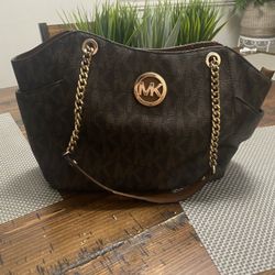 Micheal Kors purse