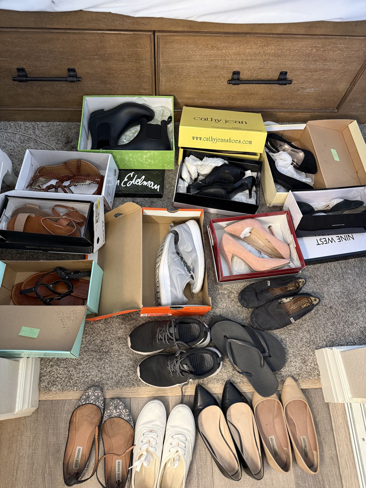 Used Women’s Shoes / Sandals / Heels - Size 6