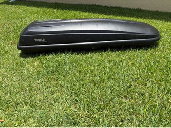 Thule Mountaineer Rooftop Cargo Box
