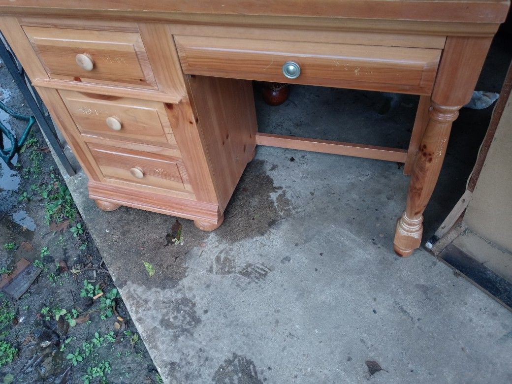 Kid Desk 4 Drawer Dresser All Hardwood And I Deliver For Fee Or You Can Pick Up