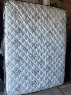 Queen size mattress Sealy Posturepedic pillow top
