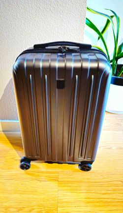 DELSEY Paris Titanium 21" Spinner Luggage – Pristine / Spotless Inside & Out