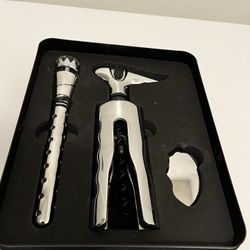 New Wine Connoisseur Took Kit  4 Piece Set Chrome Aerator Corkscrew Stopper