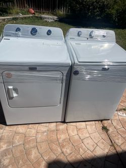Maytag set eletric dyer good working condition