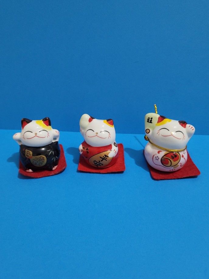 Japanese Lucky Cat Statue Maneki Neko Happiness, Good Luck, Porcelain Lot Of 3.