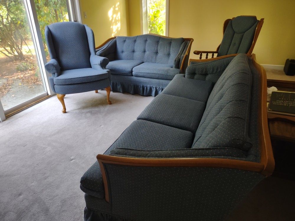 Broyhill Living Room Set 