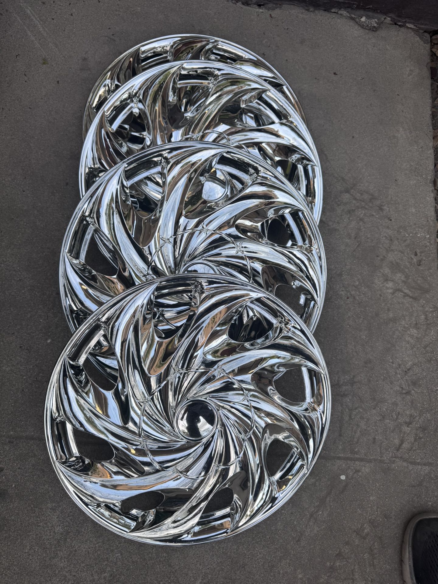 15” chrome hubcaps 4 pcs rim covers set scratched see pictures polveras platos de carro tapas de rin