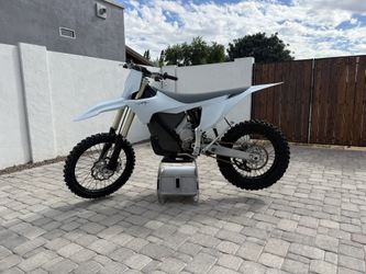 2024 Stark Varg 80hp