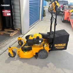 Dewalt 28 in. 224cc E-GOV Engine 3-in-1 Gas RWD Self-Propelled Lawn Mower with High Rear Wheels